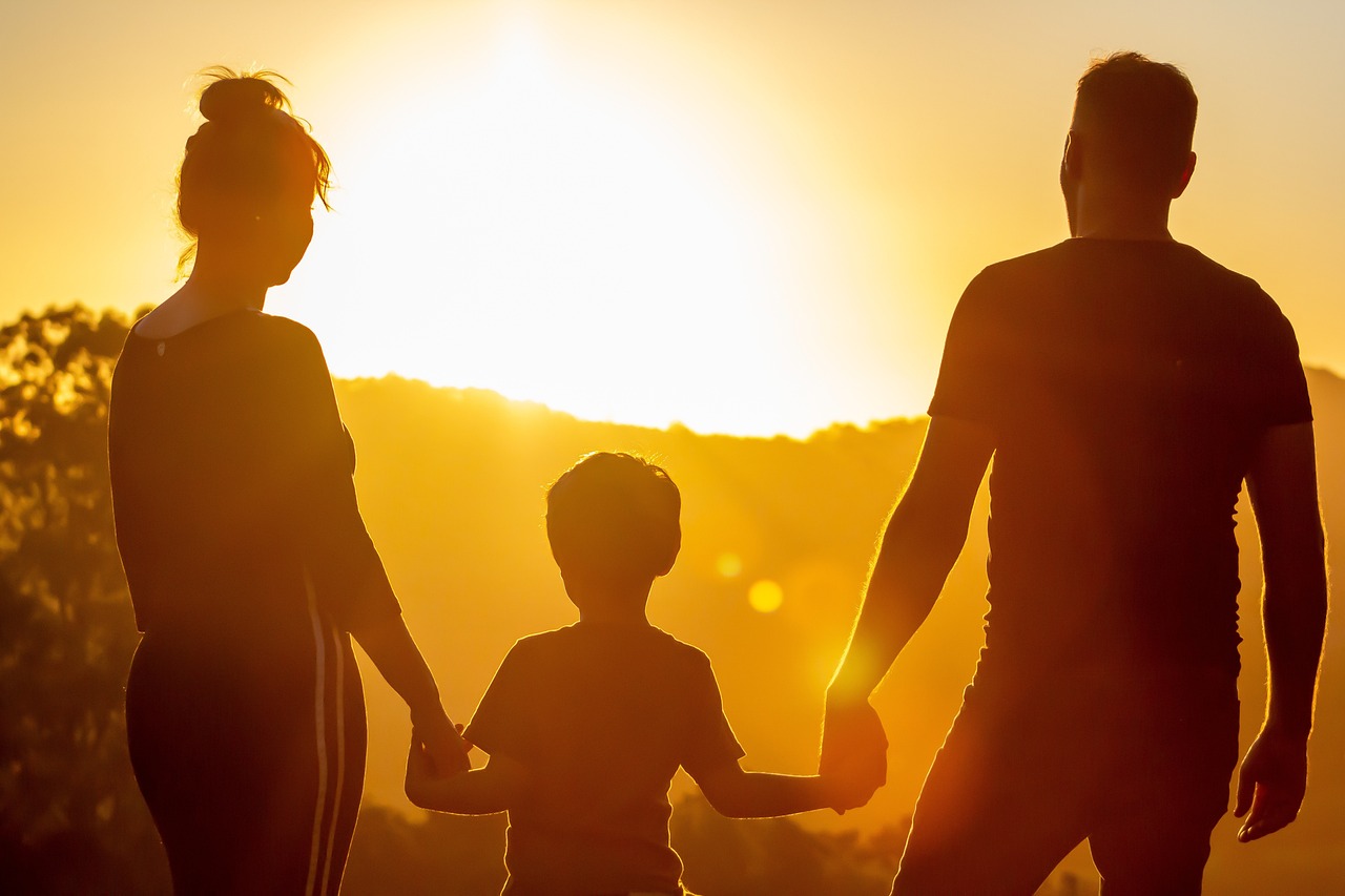 family-7392843_1280 (1)
